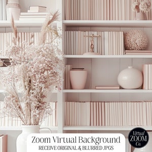 Könnte beinhalten: Ein weißes Bücherregal gefüllt mit hellrosa und weißen Büchern. Eine Vase mit getrockneten weißen Blumen steht auf dem unteren Regal. Der Text "Zoom Virtual Background" und "Receive Original & Blurred JPGs" befindet sich auf dem unteren Regal. Ein Logo für "Virtual Zoom Co." befindet sich in der unteren rechten Ecke.