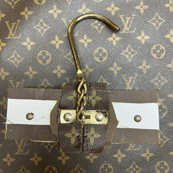 本物のルイ・ヴィトン ゴールドメッキハンガー（ガーメントバッグ修理