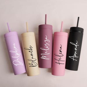 パーソナライズされたスキニータンブラー、花嫁介添人へのギフト、ストロー付き花嫁介添人タンブラー、カスタムブライダルカップ、独身パーティー、結婚披露宴ギフト