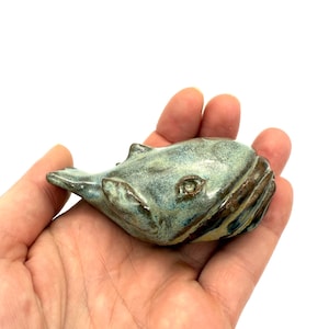 Escultura de ballena jorobada en miniatura Figura de cerámica de vida marina Escultura de ballena azul en miniatura Escultura de ballena de arcilla de vida marina Escultura de ballena bebé