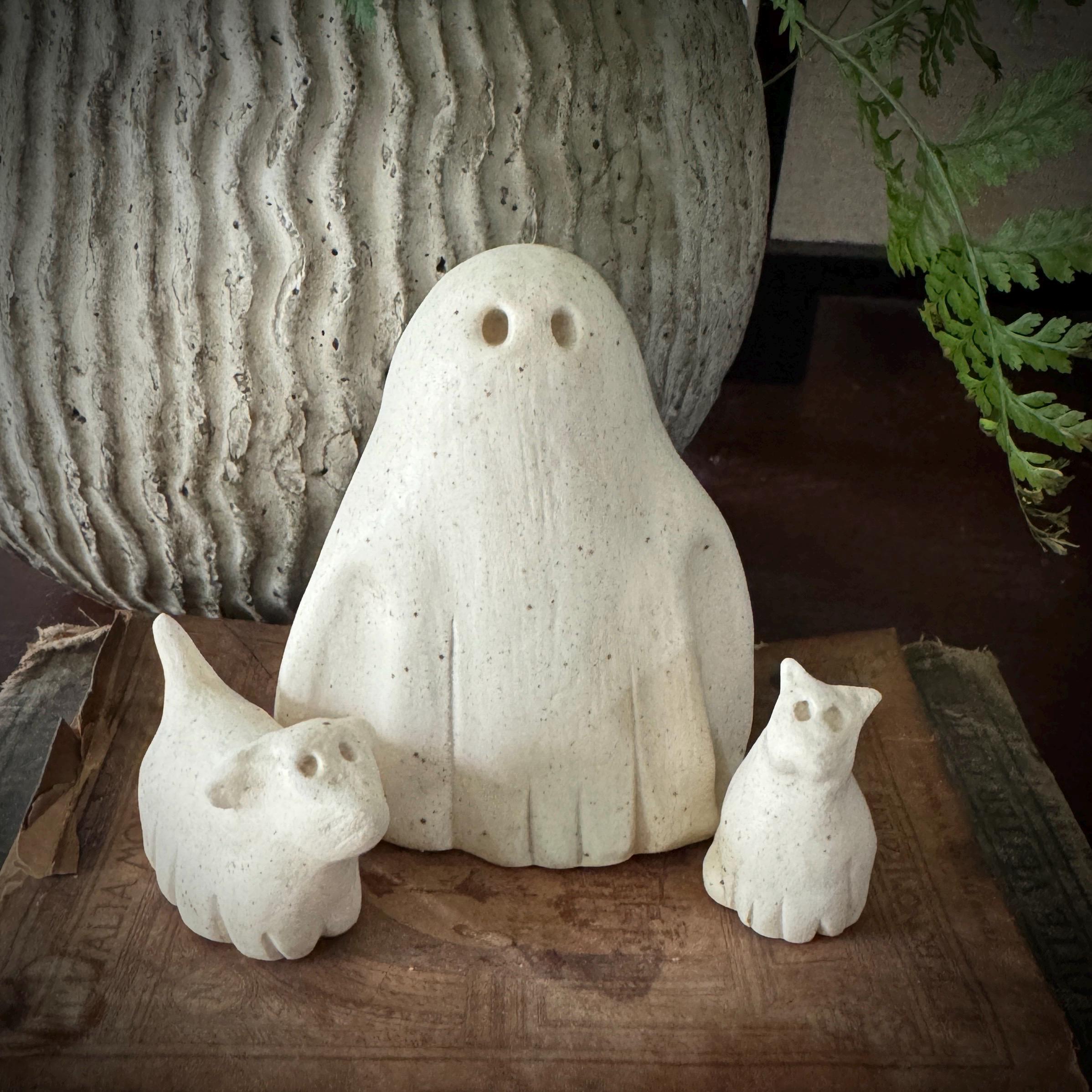 Ghost & Pet Mini Ceramic Ghost Figurine Cat Ghost Dog Ghost Halloween Decor Handmade Spooky Pet Ghost Family Pottery Ghost Spirit Sculpture