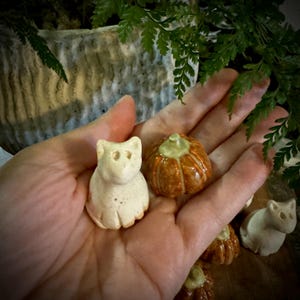 Ghost Cat & Pumpkin Mini Ceramic Ghost Figurine Pet Ghost Cat Ghost Halloween Decor Handmade Spooky Pet Ghost Pottery Ghost Sculpture Kitty