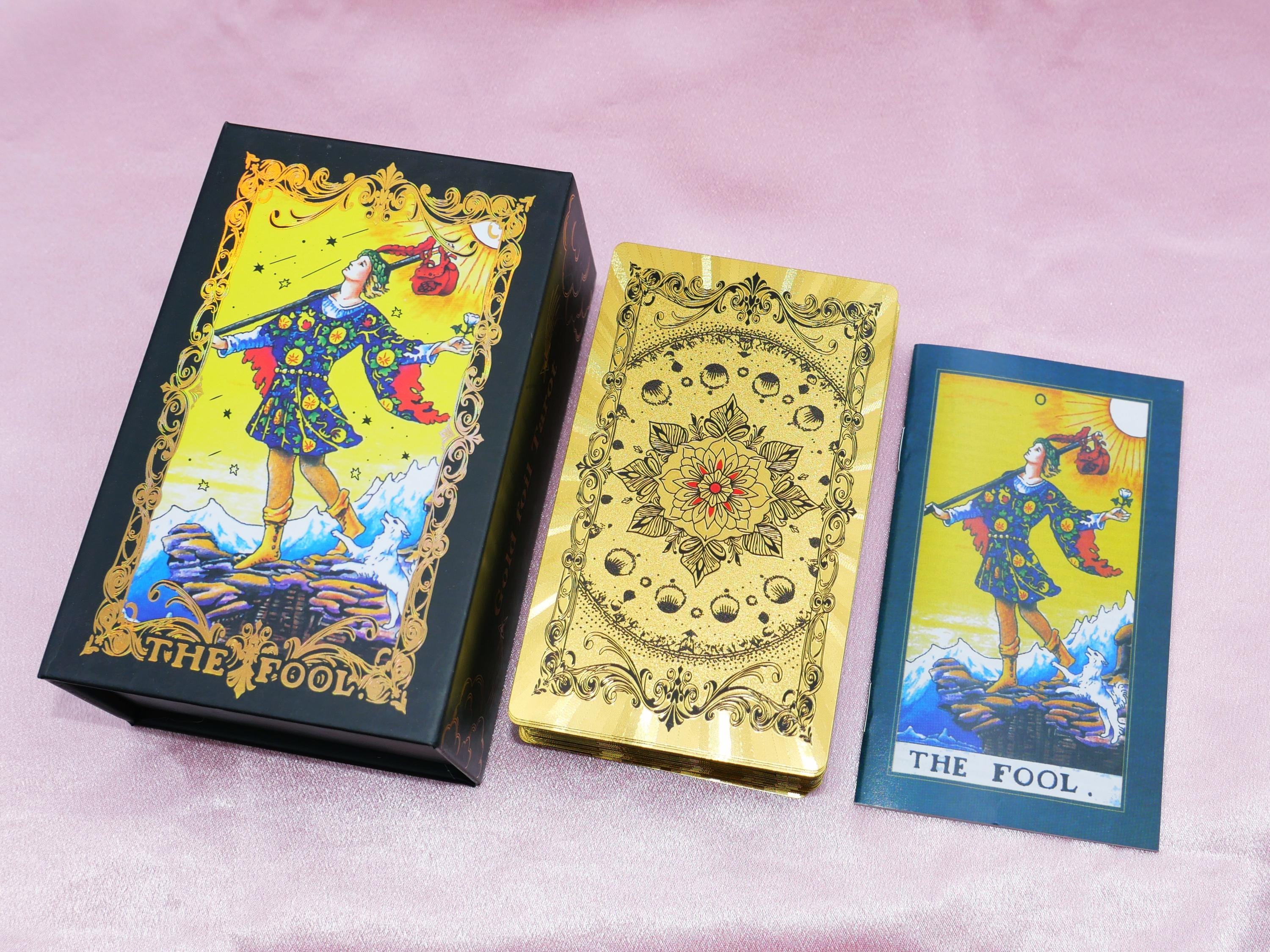 Baraja De Tarot Rider Waite De 78 Cartas Con Lámina Dorada – Impermeable, PVC Resistente, Diseño Vintage Y Moderno, Tamaño 87x57 Mm