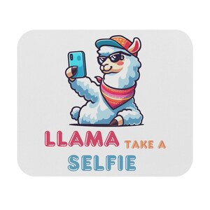 Llama Take a Selfie - Mouse Pad