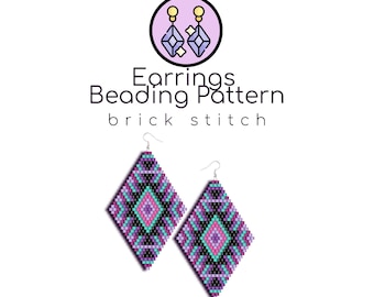 Puede incluir: Un patrón de pendientes de cuentas con un diseño geométrico en tonos de morado, rosa, turquesa y negro. El patrón se llama "puntada de ladrillo" y es para pendientes.