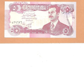 Le billet de 5 dinars irakiens avec l’effigie de Saddam Hussein a été mis en circulation en 1992 VINTAGE et n'a pas circulé NEUF