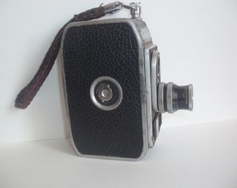 La caméra Paillard-Bolex B/8 est un appareil cinématographique 8 mm emblématique, fabriqué par la société suisse Paillard-Bolex.