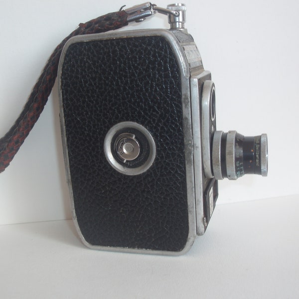 La caméra Paillard-Bolex B/8 est un appareil cinématographique 8 mm emblématique, fabriqué par la société suisse Paillard-Bolex.