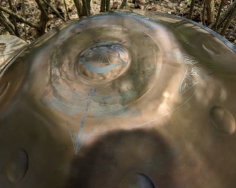 LUNA Handpan - Newmoon - ERESHKIGAL - Handmade in Germany - Libellen Gravur, weicher Klang, langer Klang, für meditatives Spiel geeignet