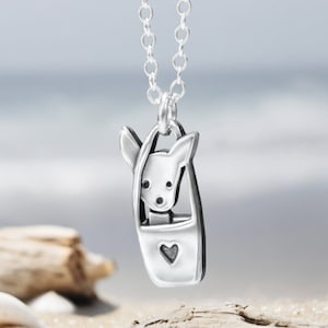 Cabas à breloques pour chien - petit chien en argent sterling massif détaillé et adorable dans un sac collier ou pendentif