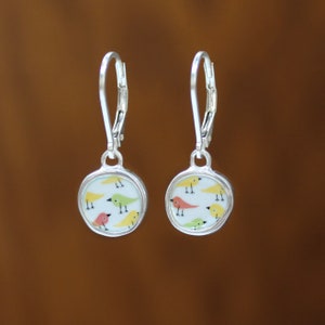 Boucles d'oreilles Tiny Bird en argent sterling pendantes en émail avec trois combinaisons de port