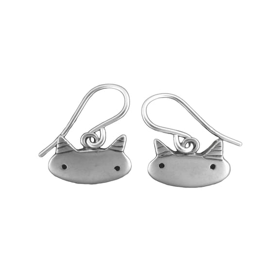 スターリングシルバーの猫のイヤリング：小さなぶら下がる子猫の