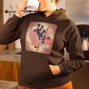 Sudadera con capucha divertida con dibujos animados de terror retro de personajes de películas de Halloween bebiendo café con leche de calabaza - Sudadera con capucha cómoda de otoño
