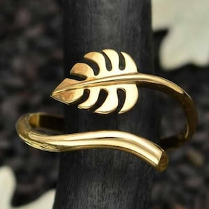 Monstera Leaf Ring Bronze • Adjustable Botanical Ring • Symbolic Nature Jewelry • Tropical Plant Ring