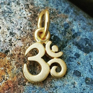 Tiny Om Talisman Pendant — 24K Vermeil Yoga Symbol | Spiritual Meditation Necklace