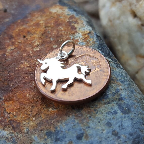 Einhorn Anhänger Kleine Sterling Silber Einhorn Halskette Magische Fantasy Märchen Optional Benutzerdefinierte Länge Kette - 