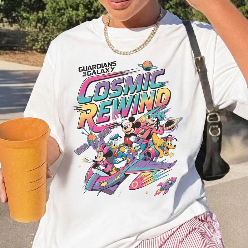 Camiseta retro de los 80 de Guardianes de la Galaxia: Rebobinado cósmico, camiseta de Mickey y sus amigos de Disney, camiseta familiar a juego para viaje a Walt Disney World. imagen 3