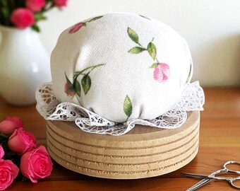Alfiletero Pink Bud: Portaagujas de madera, regalo para costureras