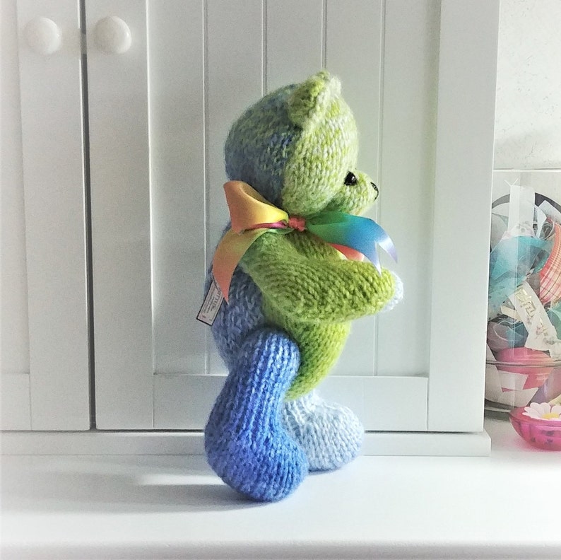 Blue /& White Acrylic Hand Knitted Jointed Teddy Bear with Rainbow Satin Ribbon 11-12 39.37 cm Green