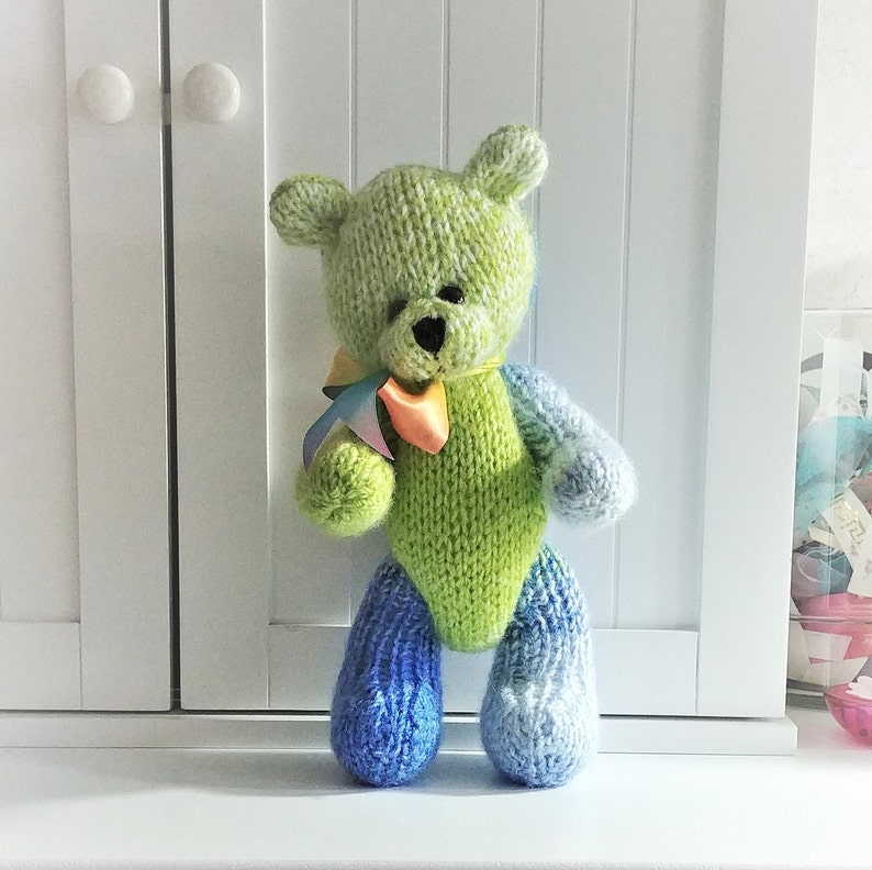 Blue /& White Acrylic Hand Knitted Jointed Teddy Bear with Rainbow Satin Ribbon 11-12 39.37 cm Green