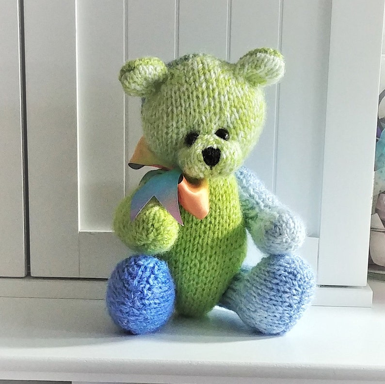 Blue /& White Acrylic Hand Knitted Jointed Teddy Bear with Rainbow Satin Ribbon 11-12 39.37 cm Green