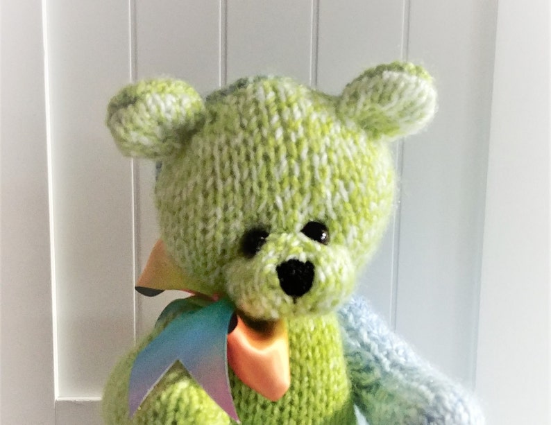 Blue /& White Acrylic Hand Knitted Jointed Teddy Bear with Rainbow Satin Ribbon 11-12 39.37 cm Green