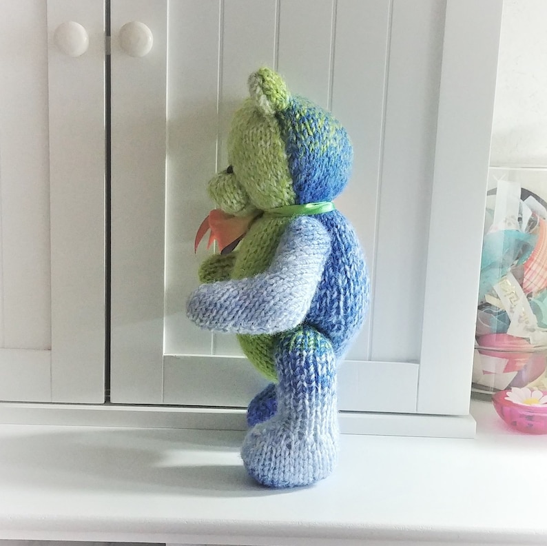 Blue /& White Acrylic Hand Knitted Jointed Teddy Bear with Rainbow Satin Ribbon 11-12 39.37 cm Green