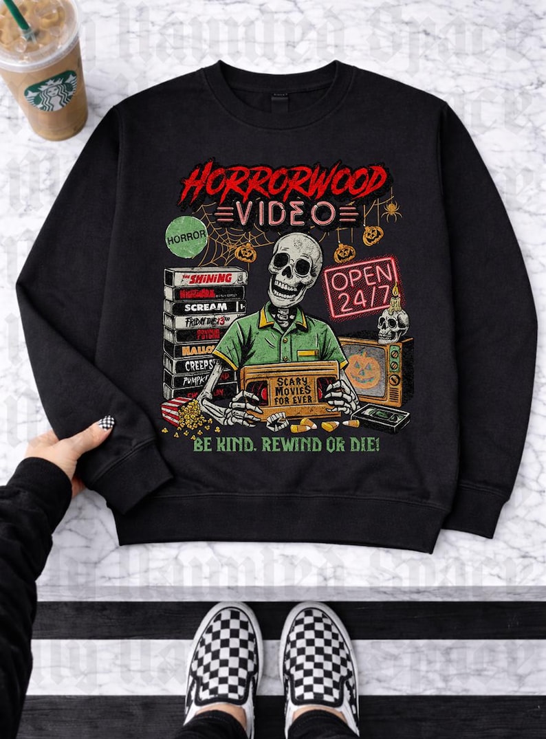 Maglietta Horror Wood Video, felpa spettrale per donna, regalo per gli amanti dei film horror, felpa con scheletro, maglietta da film horror immagine 2