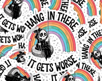 Sticker Hang In There It Gets Worse, Reaper-sticker, grappige reaper-sticker, sticker Hang In There, waterdichte spookachtige sticker, Snarky-sticker