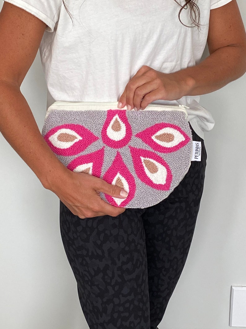 Cartera de mano con cremallera - aguja perforadora - PETUNIAS by Kelly OFERTA imagen 4