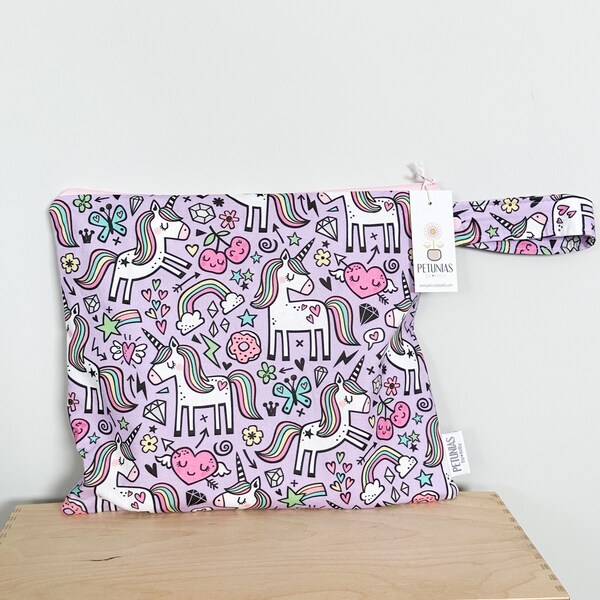 The ICKY Bag - wetbag - PETUNIAS di Kelly - Indie Designer Fabric Series - unicorno pop viola