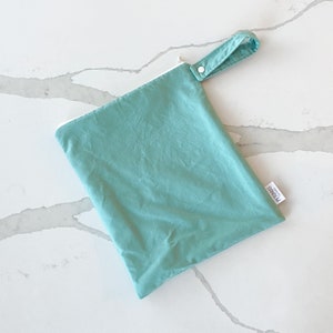 Medium Wet Bag for Everyday Use | Reusable Wetbag for Diapers, Travel, Swim, Gym, Makeup & Toiletries | Eco-Friendly, Classic Solid Color