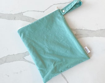 Medium Wet Bag for Everyday Use | Reusable Wetbag for Diapers, Travel, Swim, Gym, Makeup & Toiletries | Eco-Friendly, Classic Solid Color