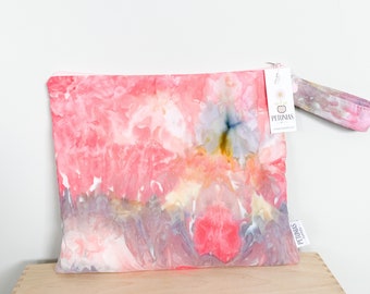 Medium Wet Bag for Everyday Use | Reusable Wetbag for Diapers, Travel, Swim, Gym, Makeup & Toiletries | Eco-Friendly Storage | Tie Dye