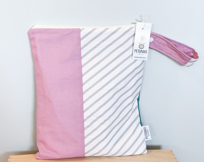 Medium Wet Bag for Everyday Use | Reusable Wetbag for Diapers, Travel, Swim, Gym, Makeup & Toiletries | Eco-Friendly Storage | Patchwork