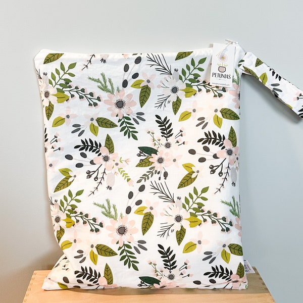 The IKY Bag XL - wetbag - PETUNIAS di Kelly - Indie Designer Fabric Series - rametti floreali color cipria pastello