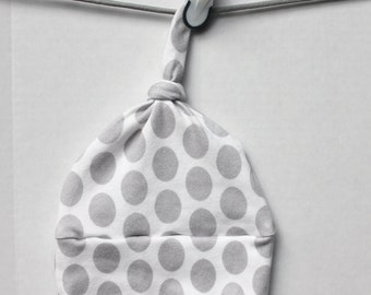 Gorro de bebé gris con lunares y nudo orgánico PETUNIAS hipster moderno para recién nacidos, regalo para fotografía, accesorio para hospital, accesorio neutro en OFERTA