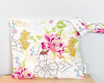 Medium Wet Bag for Everyday Use | Reusable Wetbag for Diapers, Travel, Swim, Gym, Makeup & Toiletries | Eco-Friendly Storage | Ivory Floral