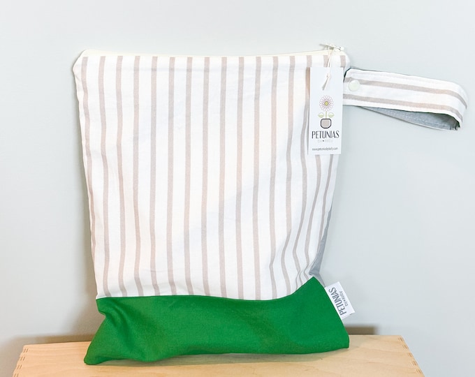 Medium Wet Bag for Everyday Use | Reusable Wetbag for Diapers, Travel, Swim, Gym, Makeup & Toiletries | Eco-Friendly Storage | Patchwork