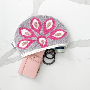 Cartera de mano con cremallera - aguja perforadora - PETUNIAS by Kelly OFERTA imagen 5