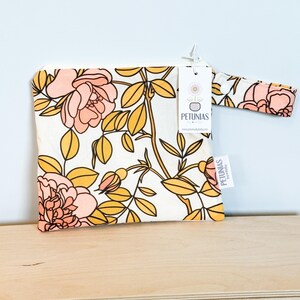 Bolsa húmeda pequeña para uso diario / Bolsa húmeda reutilizable para pañales de tela, viajes, natación, maquillaje y artículos de tocador / Almacenamiento ecológico / Peach Rose