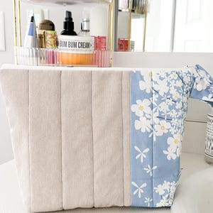 Bolsa de cosméticos acolchada / Bolsa de maquillaje tipo borla / Bolsa grande para artículos de tocador / Regalo para ella / Bolsa impermeable con cremallera / Bolsa organizadora de uso diario / Azul natural
