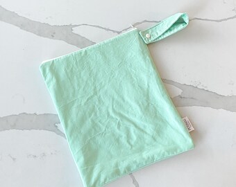 Medium Wet Bag for Everyday Use | Reusable Wetbag for Diapers, Travel, Swim, Gym, Makeup & Toiletries | Eco-Friendly, Classic Solid Color