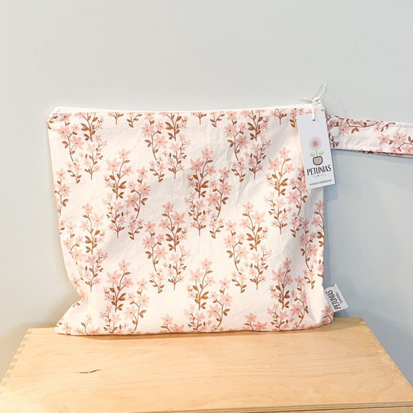 La borsa IKY - wetbag - PETUNIAS di Kelly - Indie Designer Fabric Series - steli floreali color avorio