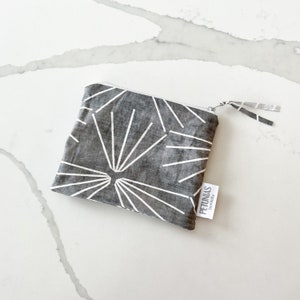 Mini bolsa húmeda / pequeña bolsa reutilizable / organizador de viaje para bocadillos, maquillaje, golosinas para mascotas, bolsa de pañales, artículos de tocador, bebés, regalos y más / Geo gris