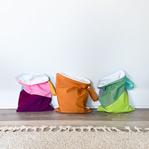 The ICKY Bag wetbag PETUNIAS by Kelly Simply Color Series color block image 3