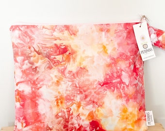 Medium Wet Bag for Everyday Use | Reusable Wetbag for Diapers, Travel, Swim, Gym, Makeup & Toiletries | Eco-Friendly Storage | Tie Dye