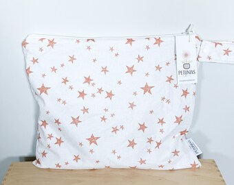Medium Wet Bag for Everyday Use | Reusable Wetbag for Diapers, Travel, Swim, Gym, Makeup & Toiletries | Eco-Friendly Storage | Neutral Stars