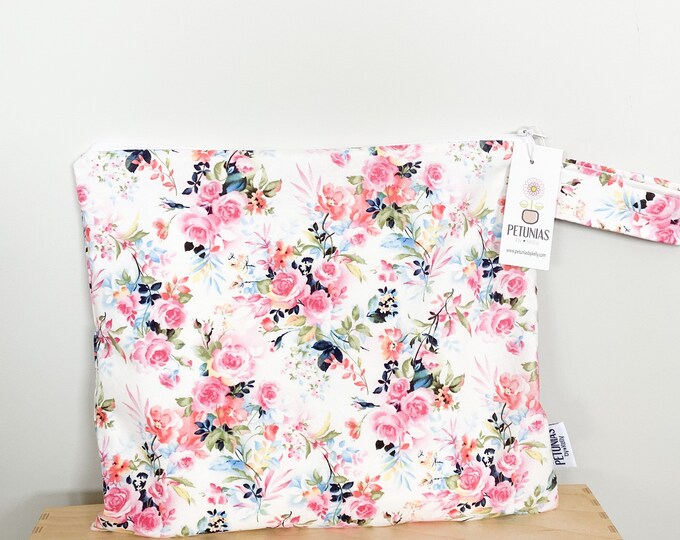 Medium Wet Bag for Everyday Use | Reusable Wetbag for Diapers, Travel, Swim, Gym, Makeup & Toiletries | Eco-Friendly Storage | Pink Floral
