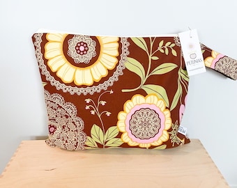 Floral Medium Wet Bag: Reusable Waterproof Storage for Diapers, Swim & Gym